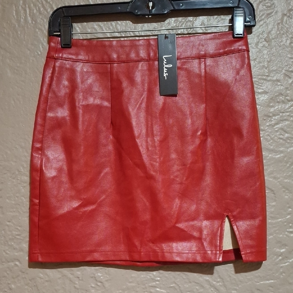 NEW.Lulu's Vibrant Red Mini Skir Size XS